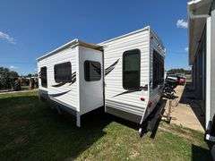 2009 Puma by Palomino 27 Ft. Camper