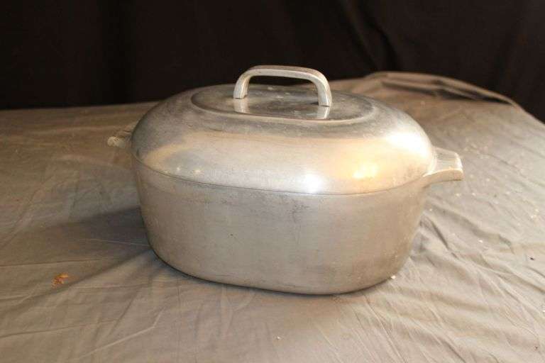 Wagner Ware Magnalite Dutch Oven image