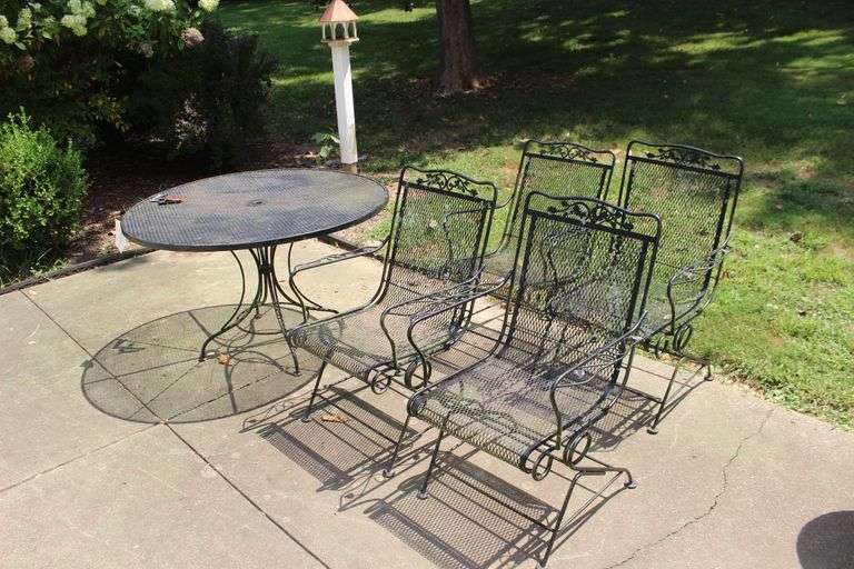 Circular Wrought Iron Table and (4) Chairs image