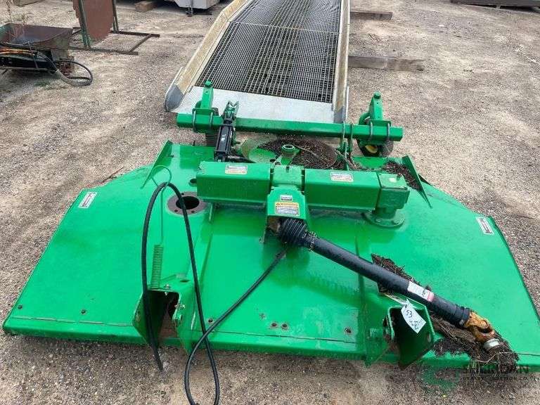 John Deere MX8 Mower with bad gear box gear box is gone only get what’s