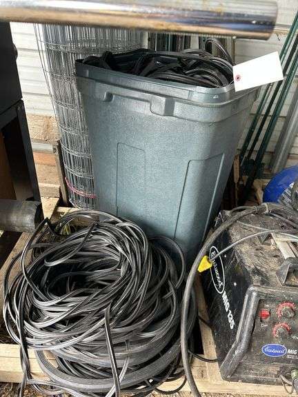 Lot of weather stripping (various sizes) in a trash can, bldg:Green