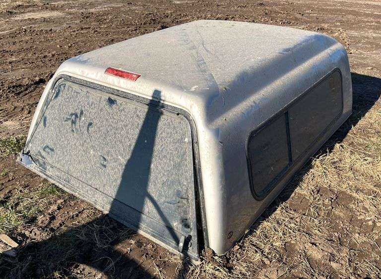 Fiberglass truck cap came off of Chevy 3/4 ton short box, row:6