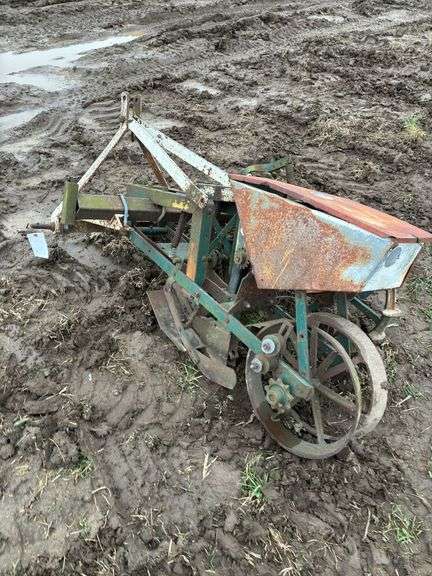 Cole 1 row 3 pt. hitch corn & vegetable planter, row:6