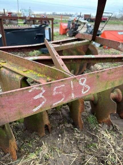 7' Dearborn 3 pt disc, owner states in working condition, row:3