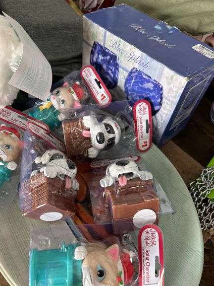 lot of assorted Christmas items, owner states new, bldg:green