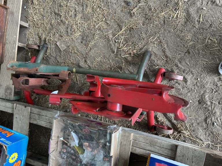 (2) Conduit/ pipe benders, bldg:green