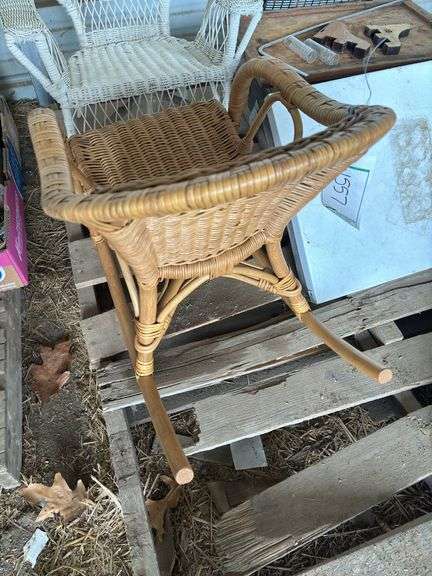 (1) Whicker childrens rocker, bldg:green