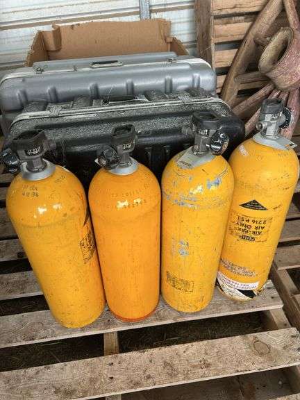 (4) Scott air pack tanks with (2) carrying cases, bldg:Green