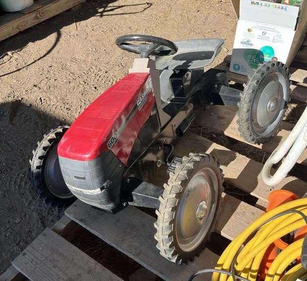 Case international peddle tractor, bldg:green