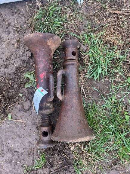(2) Heavy Duty jacks, row:6