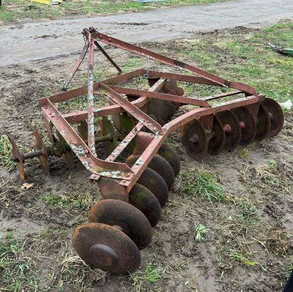 7' Dearborn 3 pt disc, owner states in working condition, row:3