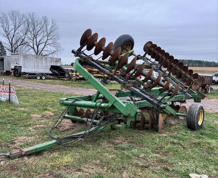John Deere disc 220 20' wide, row:3