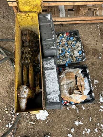 Rex wheeler hydraulic soil pipe cutter with hydraulic fittings in dewalt cases, bldg:green