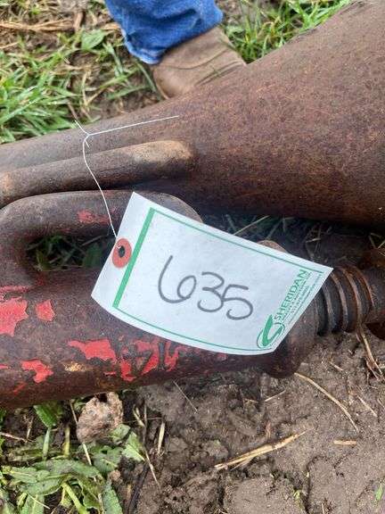 (2) Heavy Duty jacks, row:6