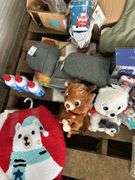 lot of assorted Christmas items, owner states new, bldg:green