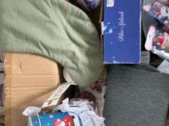 lot of assorted Christmas items, owner states new, bldg:green