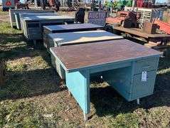 (7) desks, row:3