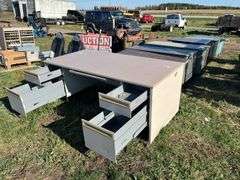 (7) desks, row:3