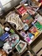 lot of assorted Christmas items, owner states new, bldg:green