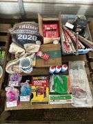 lot of assorted Christmas items, owner states new, bldg:green