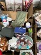 lot of assorted Christmas items, owner states new, bldg:green