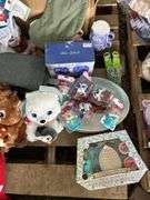 lot of assorted Christmas items, owner states new, bldg:green
