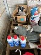 lot of assorted Christmas items, owner states new, bldg:green