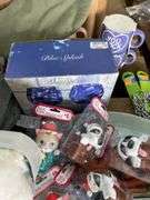 lot of assorted Christmas items, owner states new, bldg:green