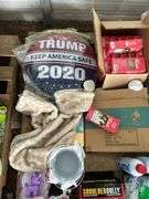 lot of assorted Christmas items, owner states new, bldg:green