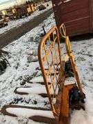 Blue giant pallet jack & Crown pallet jack -crown is non running hydraulic leak, row:3