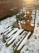Blue giant pallet jack & Crown pallet jack -crown is non running hydraulic leak, row:3