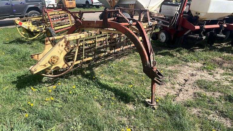 New Holland 256 5 bar hay rake, row:2