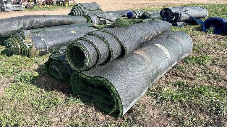 Artificial turf green 7.5' x 30' (3) rolls, row:10