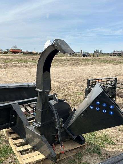 Skid Steer wood chipper, owner states new, row:4