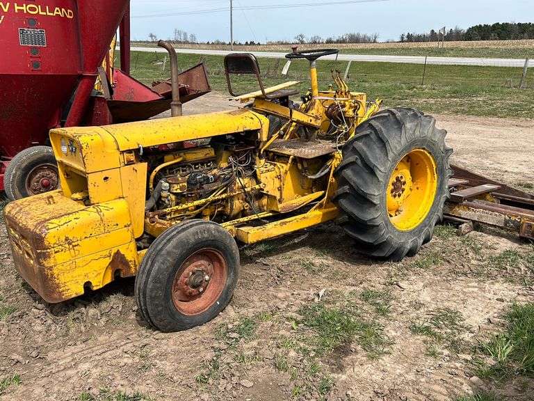 Massey Ferguson 204 fork lift-non running, row:2