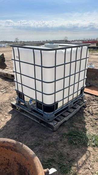 Water tote with metal cage, row:5