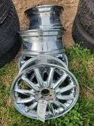 16 x 6.5 Chrysler wheels (4), center caps in office, row:8