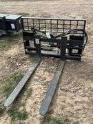 AGT Skid Steer Hydraulic Adjust Pallet Forks, owner states new, row:4