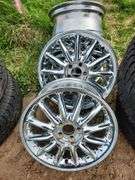 16 x 6.5 Chrysler wheels (4), center caps in office, row:8