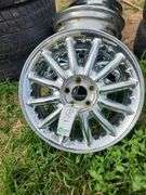 16 x 6.5 Chrysler wheels (4), center caps in office, row:8