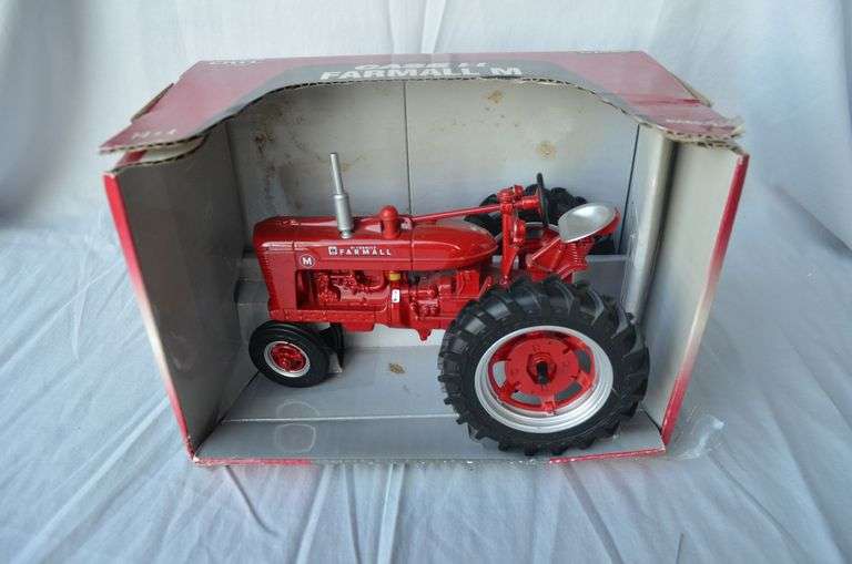 Farmall M image