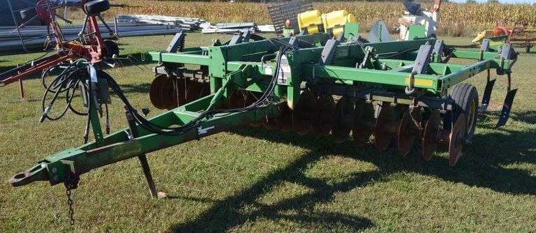 John Deere 714 11 Shank Chisel Plow image