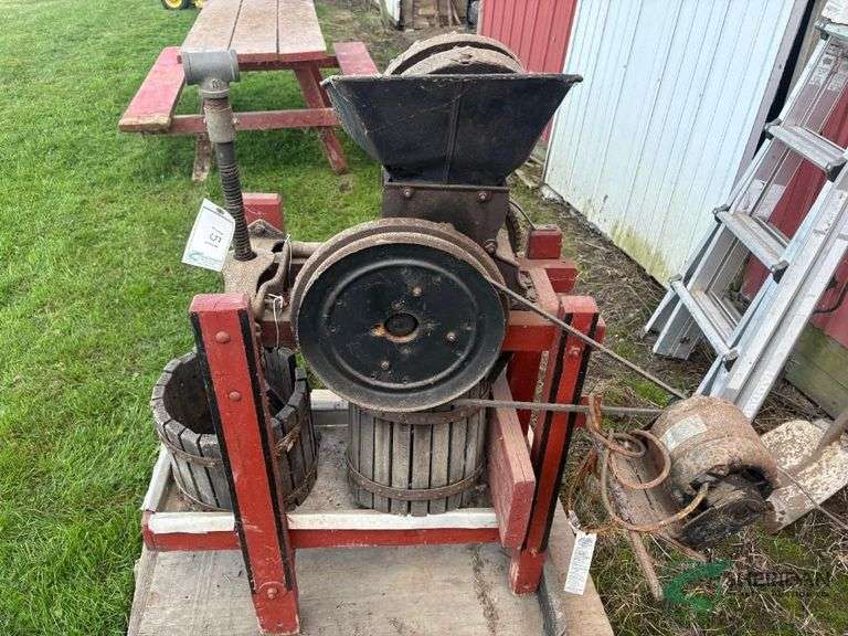 Apple cider slicer and press, has electric motor for slicer image