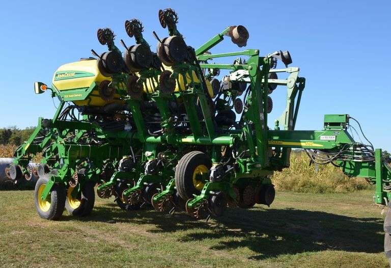 John Deere 1790 Planter 12/23 Row image