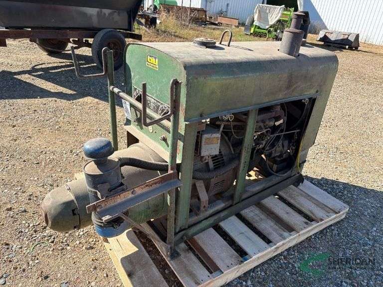 Gas Powered Lincoln 200 Amp, 40 Volt Welder, runs image