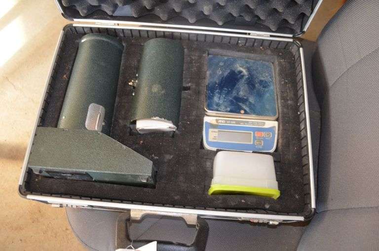 Shore Model 920 Grain Moisture Tester Package image