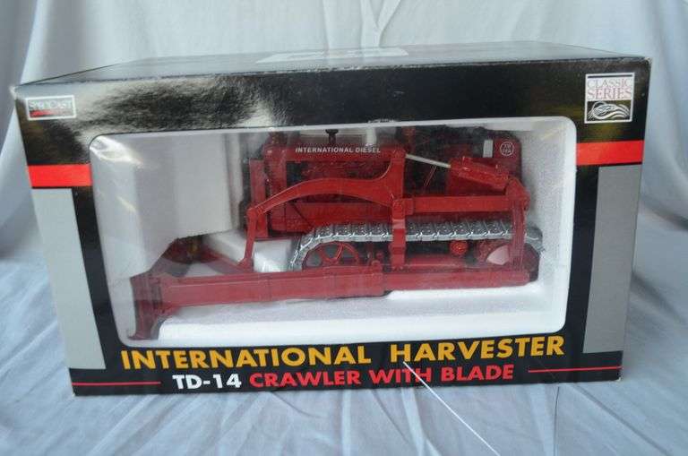 International Harvester TD-14 Crawler with Blade image