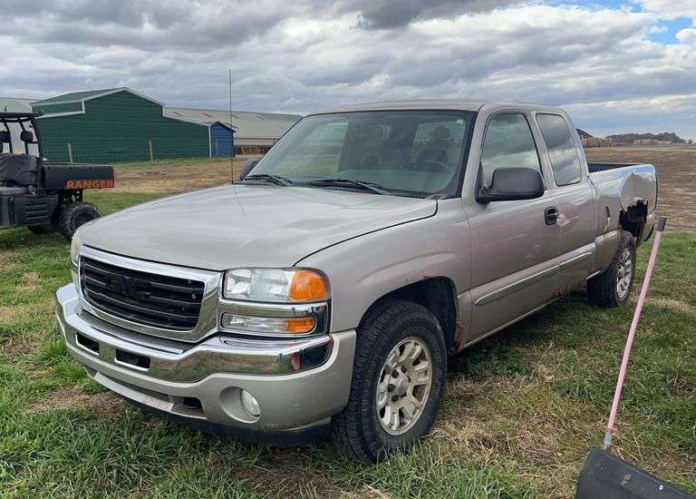 2005 GMC pick up, K, row:1
