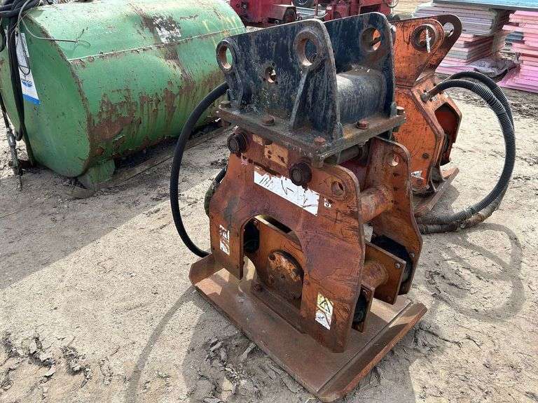 Excavator Plate Compactor image
