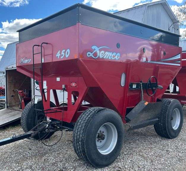 DEMCO 450 Gravity Wagon image
